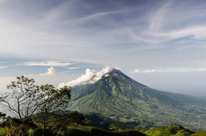 TREKKING MOUNT MERBABU